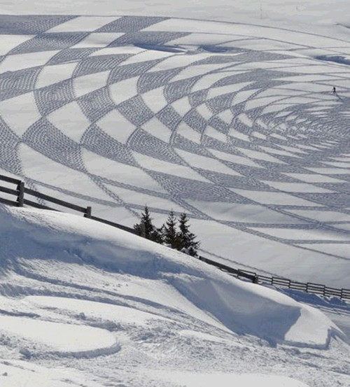 스노우 드로잉, 눈위에 그려진 거대한 예술
            작품
