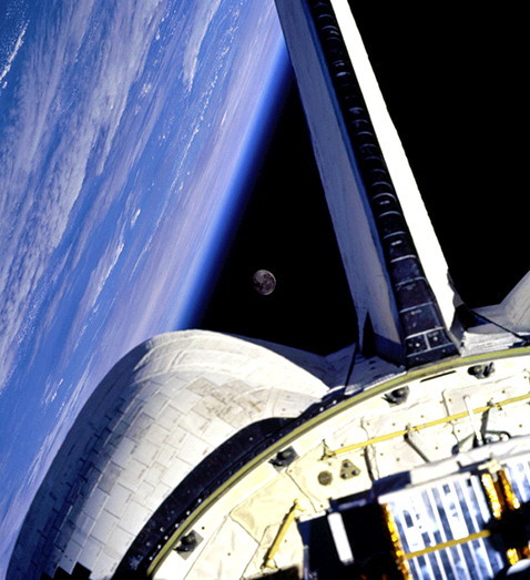 나사 우주사진 공개, 우주선 너머 푸른 지구 모습
