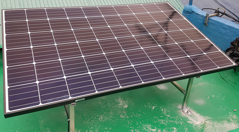 옥상에 설치한 태양광발전 패널